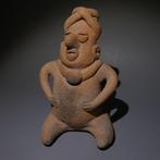 Colima, Westkust Mexico Terracotta Zittend figuur. 12 cm H.