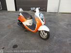 Bromscooter Sym, Mio 50, oranje, bouwjaar 2009, Fietsen en Brommers, Scooters | SYM, Nieuw