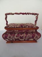 Kist - Charmante en grote vintage naaisetmand in