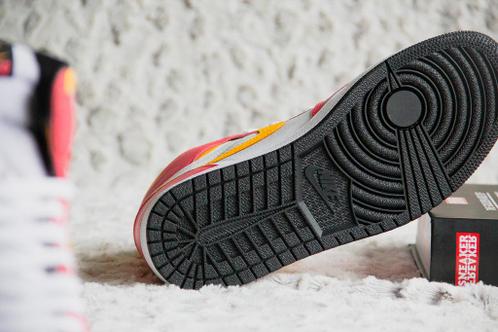 angst Overgang kabel ≥ Nike Air Jordan 1 High Light Fusion Red - 45.5 — Schoenen — Marktplaats