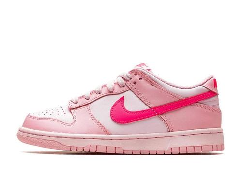 Nike Dunk Low Triple Pink - Maat 36.5 EU, Kleding | Heren, Schoenen, Ophalen of Verzenden