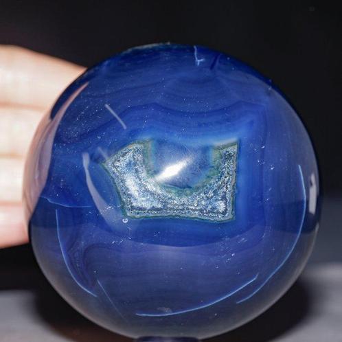 Boven geverfde kleurrijke agaat bol - Prachtige blauw, Verzamelen, Mineralen en Fossielen
