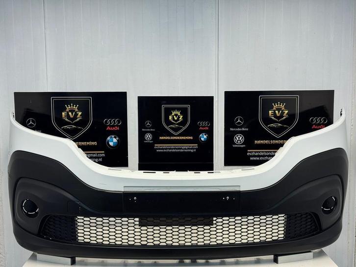 Renault Trafic voorbumper bj.2016 art.620223380R wit, Auto-onderdelen, Carrosserie en Plaatwerk, Gebruikt, Renault, Voor, Bumper