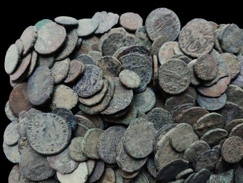 Romeinse Rijk Lot of 300 Æ coins (3/4th-5th century AD), Postzegels en Munten, Munten | Europa | Niet-Euromunten