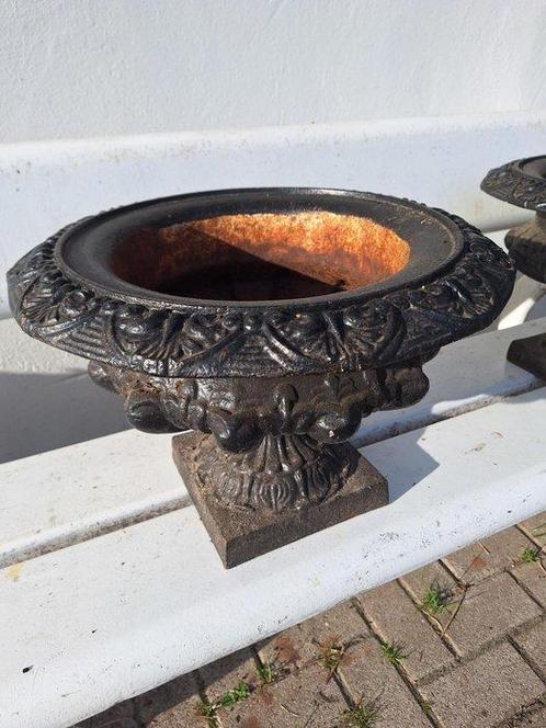 Vaas (2) - Gietijzer, Antiek en Kunst, Curiosa en Brocante