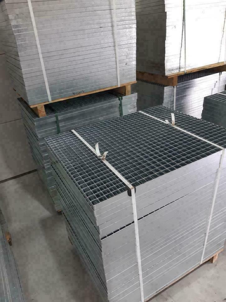 Looproosters verzinkt | mazen 33*33 mm - thermisch verzinkt, Doe-het-zelf en Verbouw, Metalen, Nieuw, IJzer, Ophalen of Verzenden