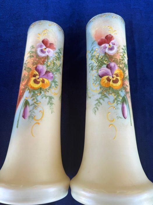 Vaas (2) - Opaline glas, met de hand geschilderd - 2 opaline, Antiek en Kunst, Antiek | Glas en Kristal