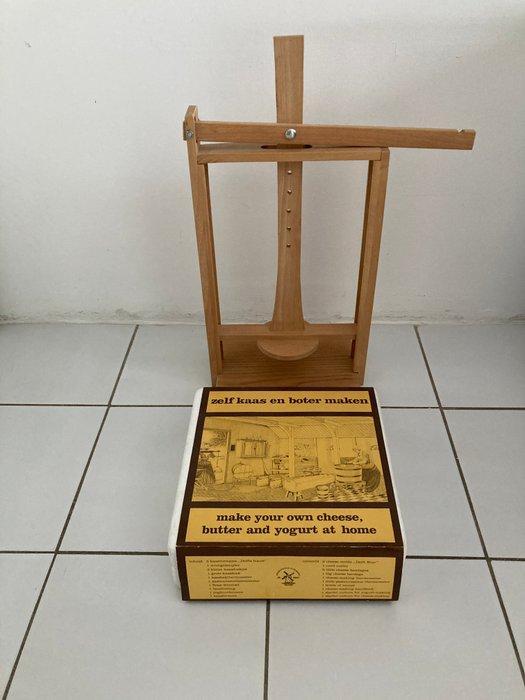 Kaaspers om kaas en boter te maken met benodigdheden - Mal, Antiek en Kunst, Antiek | Keukenbenodigdheden