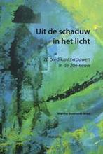 Uit de schaduw in het licht 9789052638393, Verzenden, Zo goed als nieuw, Martha Beuckens-Vries