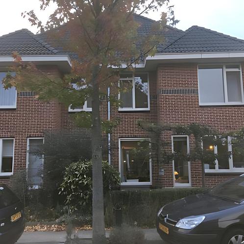 Ruime 2-onder-een-kapwoning met tuin en garage gevonden in O, Huizen en Kamers, Huizen te huur, Direct bij eigenaar