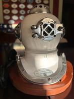 Duikhelm - DIVING HELMET AND LAMP - Staal, Emaille, Messing,