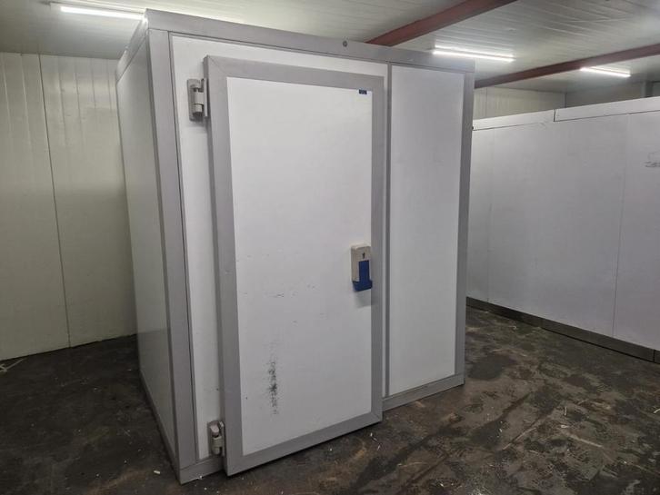 Koelcel 196 x 136 x 220 cm stekker klaar, Zakelijke goederen, Horeca | Keukenapparatuur, Koelen en Vriezen