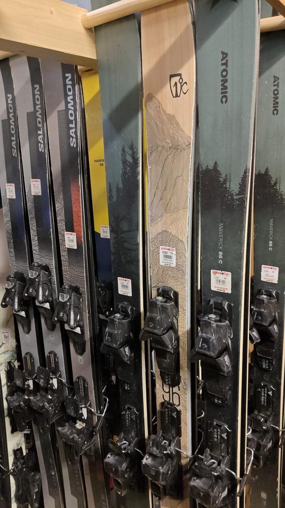 NIEUWE PARTIJ gebruikte skis Net binnen, wees er snel bij!, Sport en Fitness, Skiën en Langlaufen, Skiën, 140 tot 160 cm, Gebruikt