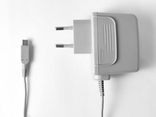 Originele Nintendo DSi & 3DS Oplaad Adapter, Spelcomputers en Games, Spelcomputers | Nintendo 2DS en 3DS, Zo goed als nieuw, Ophalen of Verzenden