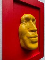 Gregos (1972) - Small yellow kiss on red background-red