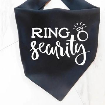 Honden bandana zwart met in wit de tekst Ring Security beschikbaar voor biedingen