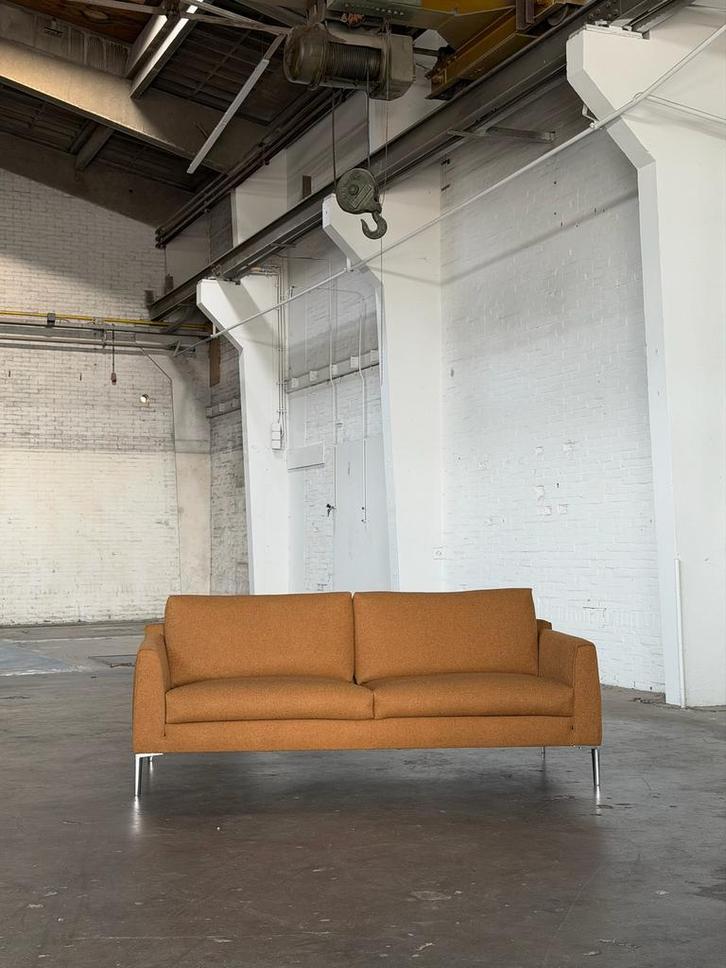 Design on Stock Heelz | Caramel (NIEUWSTAAT), Huis en Inrichting, Banken | Bankstellen, 200 tot 250 cm, 75 tot 100 cm, Rechte bank