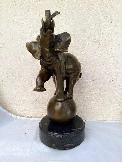 Garanti Paris - Beeldje - Olifantje - 4 kg - Brons, Antiek en Kunst, Curiosa en Brocante