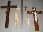 Kruis - set van 5 Christuskruisbeelden gesneden in been,