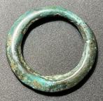 Keltisch Brons Intact Solar Amulet of Proto-Money Ring type, Antiek en Kunst