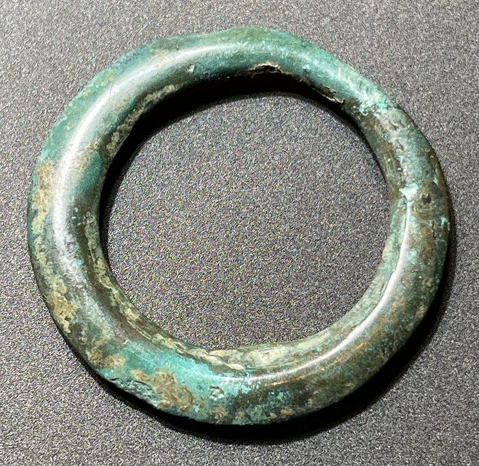Keltisch Brons Intact Solar Amulet of Proto-Money Ring type, Antiek en Kunst, Antiek | Overige Antiek