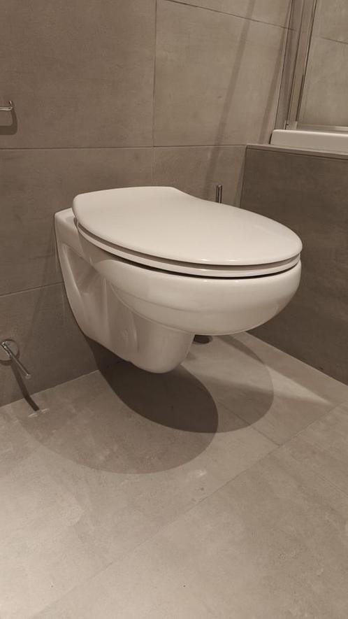 Hangend Toilet randloos showmodel, Doe-het-zelf en Verbouw, Sanitair, Toilet, Nieuw, Ophalen