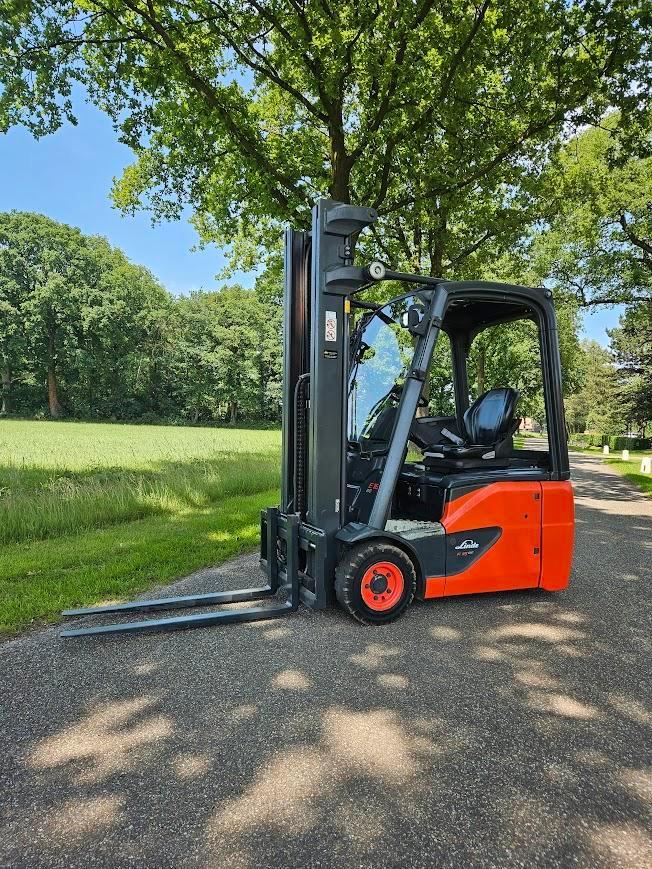 Linde E16 Elektrische Heftruck BJ2018 Triple Shift Accu 2024, Zakelijke goederen, Machines en Bouw | Heftrucks en Intern transport