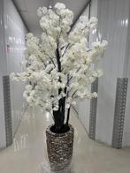 Luxe schelpenvaas met heel hoog vol bloesem. Winter actie, Nieuw