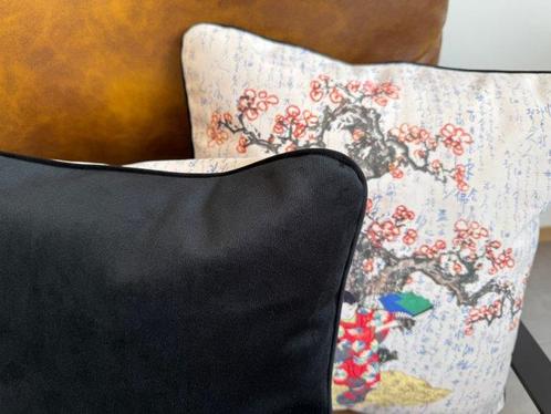 Eleganza dOriente – Voering met figuur in rode kimono en, Antiek en Kunst, Antiek | Kleden en Textiel