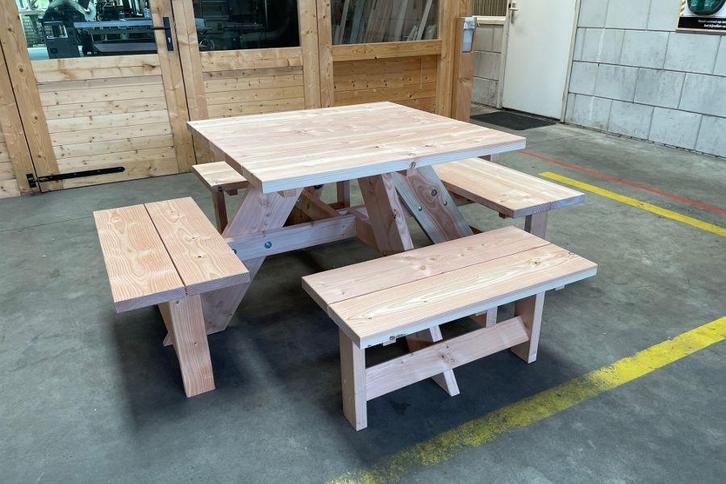 Rockwood® Picknicktafel Vierkant Douglas 1.00m inclusief, Tuin en Terras, Picknicktafels, Nieuw, Hout, Vierkant, Ophalen of Verzenden