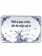 Metalen Wandbord - Het is pas crisis als de wijn op is, Huis en Inrichting, Ophalen of Verzenden, Nieuw