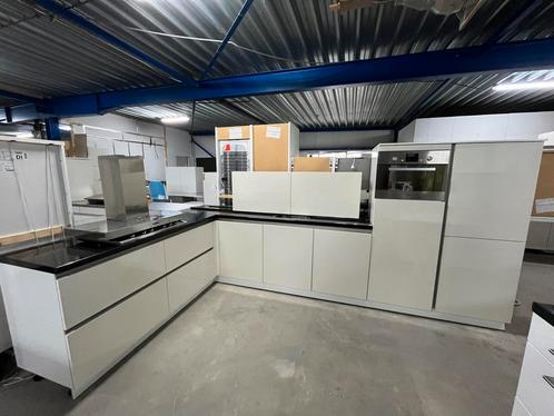 ALTIJD 120 keukens op voorraad voor spotprijzen!!Zie website, Huis en Inrichting, Keuken | Complete keukens, Zo goed als nieuw