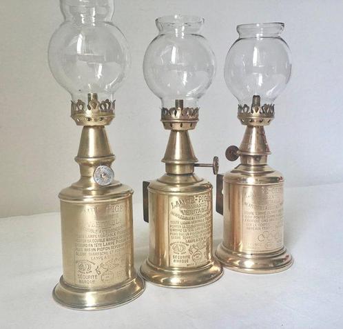 Olielamp - Drie mooie oude Franse olielampen - Lampe Pigeon, Antiek en Kunst, Antiek | Wandborden en Tegels