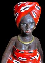 Afrikaanse vrouw met rode doek - Figuur - Onbekend (Zonder, Antiek en Kunst, Kunst | Niet-Westerse kunst