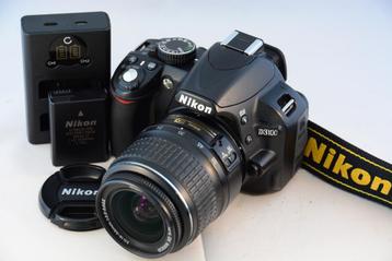 Nikon D3100 met 18-55mm VR kitlens en grip in TOP STAAT beschikbaar voor biedingen