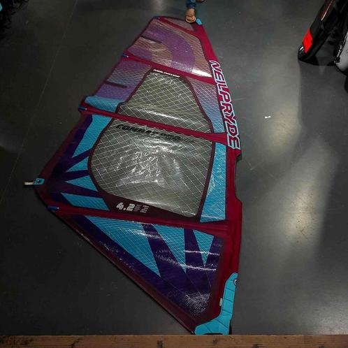 Neilpryde Combat 2020 - 4.2, Watersport en Boten, Windsurfen, Minder dan 5 m², Zeil, Gebruikt, Ophalen of Verzenden