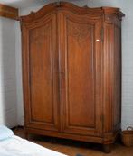 Een eikenhouten garderobekast, wss België, 19e eeuw, Gebruikt