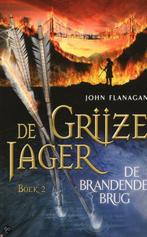 Boek: De Grijze Jager - De brandende brug - (als nieuw), Boeken, Zo goed als nieuw, Verzenden