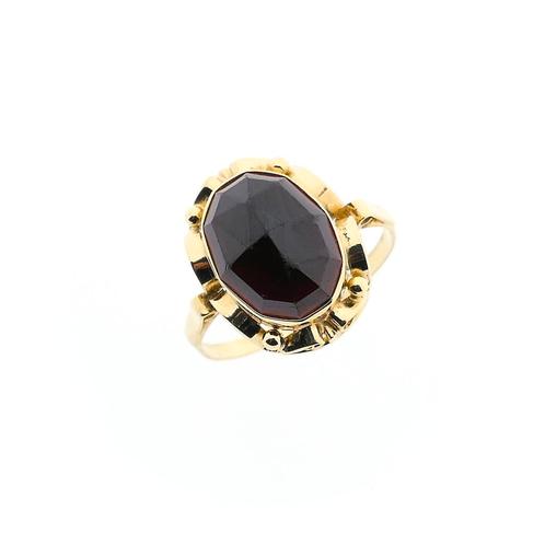 Gouden ring met granaat | Vintage (ovaal facet, geelgoud), Sieraden, Tassen en Uiterlijk, Ringen, Dame, Met edelsteen, Overige kleuren
