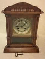 Klok - Geïnspireerd door de antieke stijl Messing, Hout -