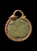 Oud-Romeins Goud Halfronde hangers met turkoois steen, Antiek en Kunst