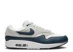 Nike Air Max 1 Essential Summit White Armory Navy (Sneakers), Nike air max, Verzenden, Wit, Nieuw