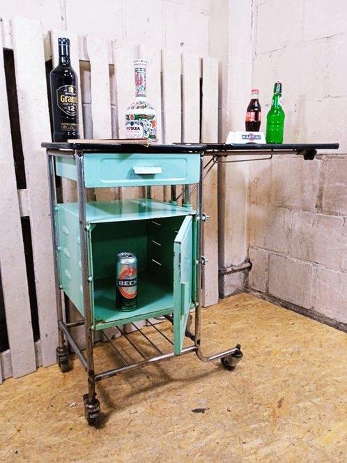 Medicijnkastje - Vintage industriële kast - Staal, Antiek en Kunst, Antiek | Wandborden en Tegels