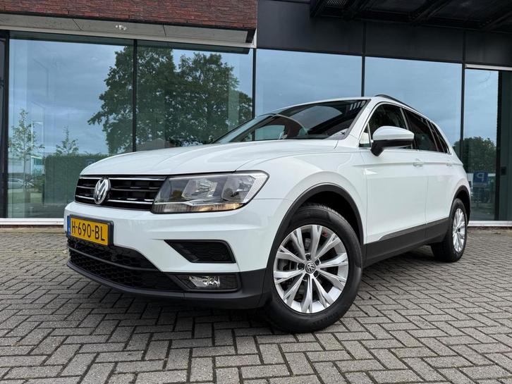 Zakelijke Lease |  Volkswagen Tiguan 1.5 TSI Comfortline - N, Auto's, Volkswagen, Dealer onderhouden, Lease, Zwart, Handgeschakeld