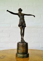 Pierre Chenet (XX-XXI) - sculptuur, Bronzen Art Deco stijl