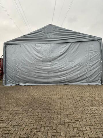 Partytent Opslagtent 96m2 met ritssluitingen en dakvensters beschikbaar voor biedingen