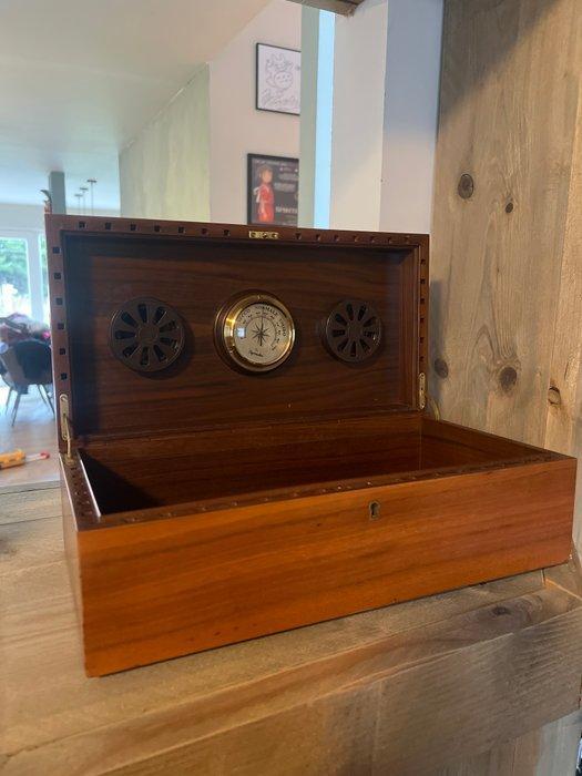 Zonder minimumprijs - Humidor - Cedar - Vintage Humidor, Verzamelen, Rookartikelen, Aanstekers en Luciferdoosjes