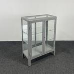 Grijze Vitrinekast - 112 x 81 x 42 cm, Ophalen of Verzenden, Gebruikt