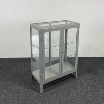 Grijze Vitrinekast - 112 x 81 x 42 cm beschikbaar voor biedingen