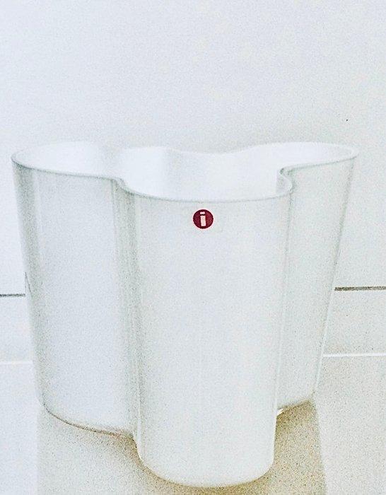 Iittala - Alvar Aalto - Vaas - Opaline glas - SAVOY - GROOT, Antiek en Kunst, Antiek | Meubels | Stoelen en Banken